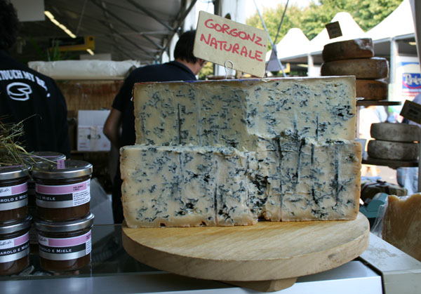 What is the Difference in Gorgonzola Piccante and Dolce? – Capella Cheese